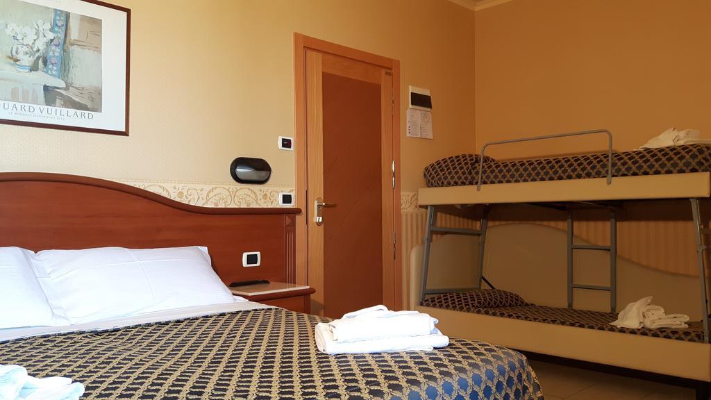 Hotel Grifone Rimini Esterno foto