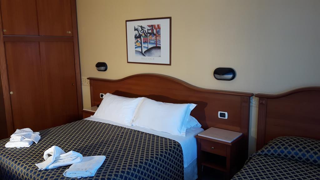 Hotel Grifone Rimini Esterno foto