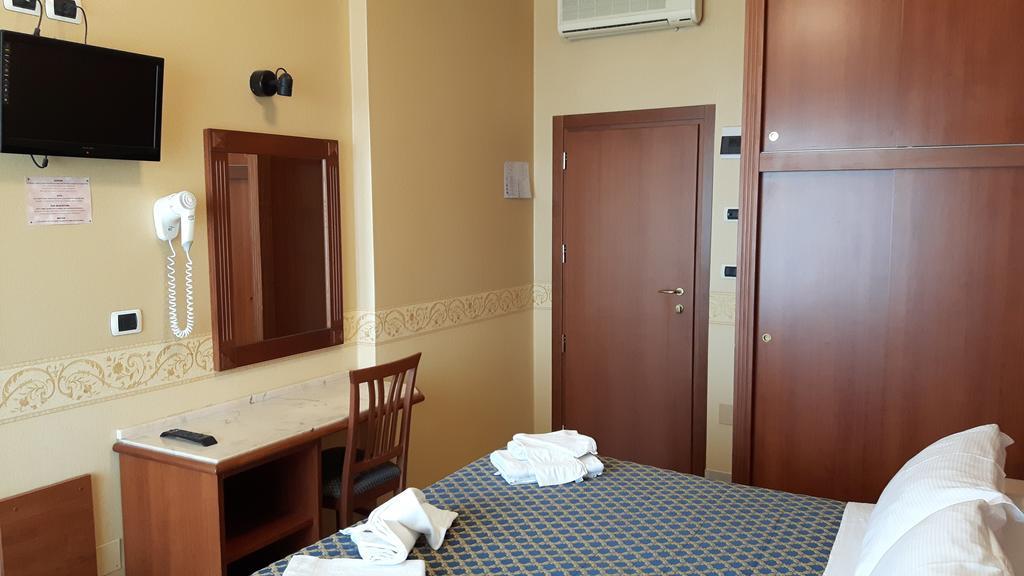 Hotel Grifone Rimini Esterno foto