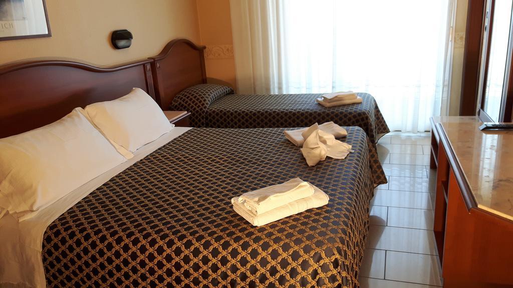 Hotel Grifone Rimini Esterno foto