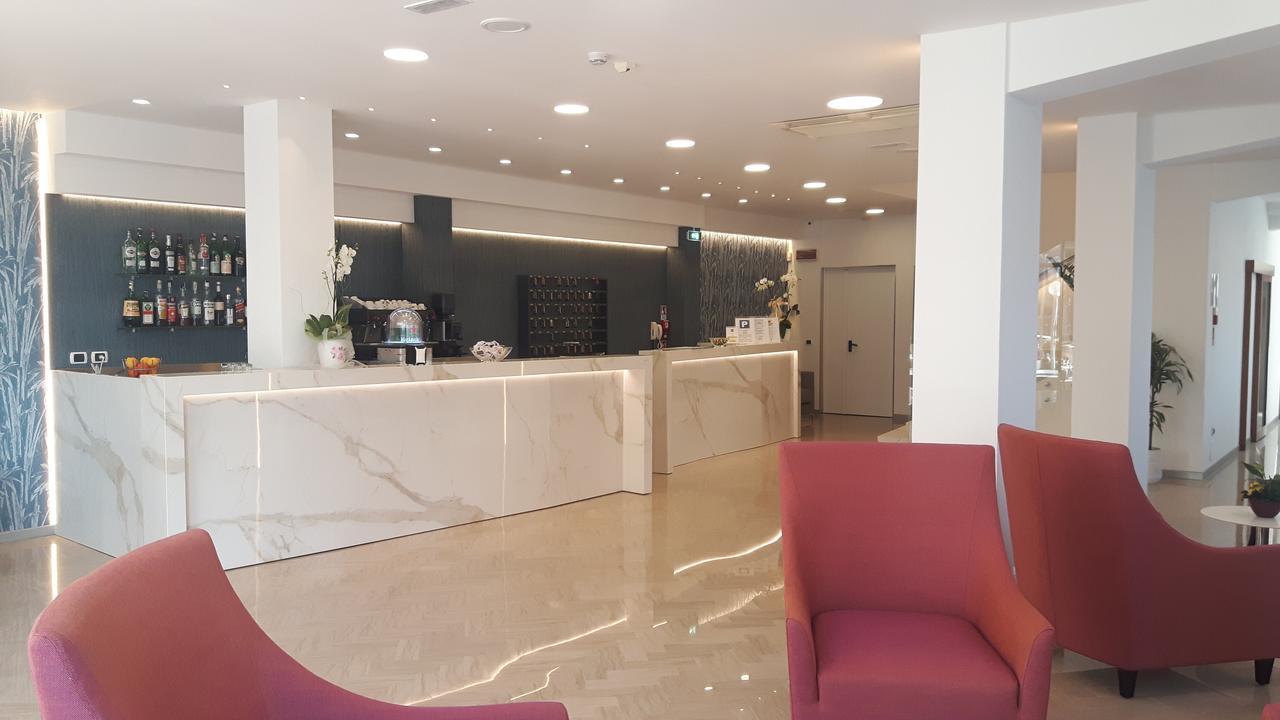 Hotel Grifone Rimini Esterno foto