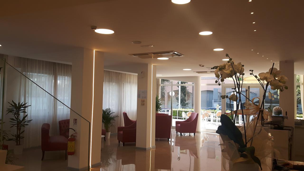 Hotel Grifone Rimini Esterno foto