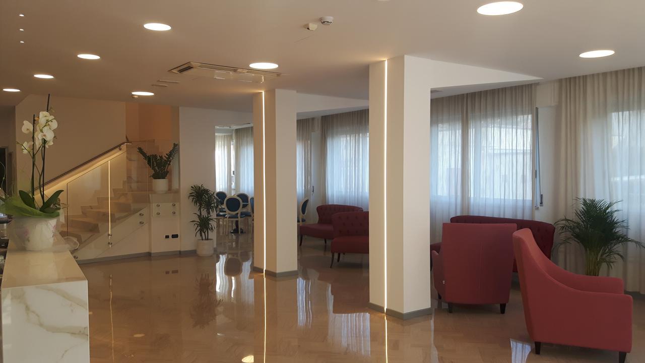 Hotel Grifone Rimini Esterno foto