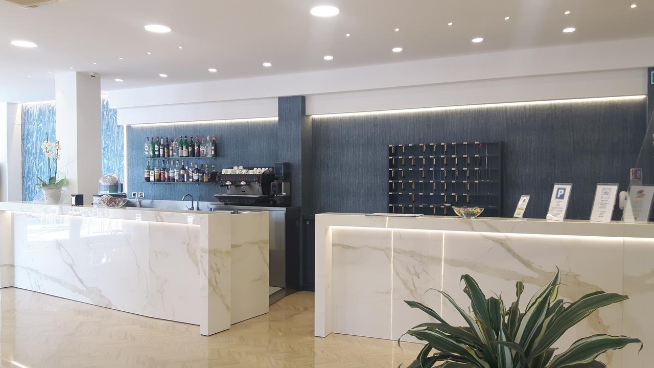 Hotel Grifone Rimini Esterno foto