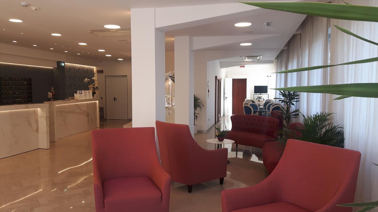 Hotel Grifone Rimini Esterno foto