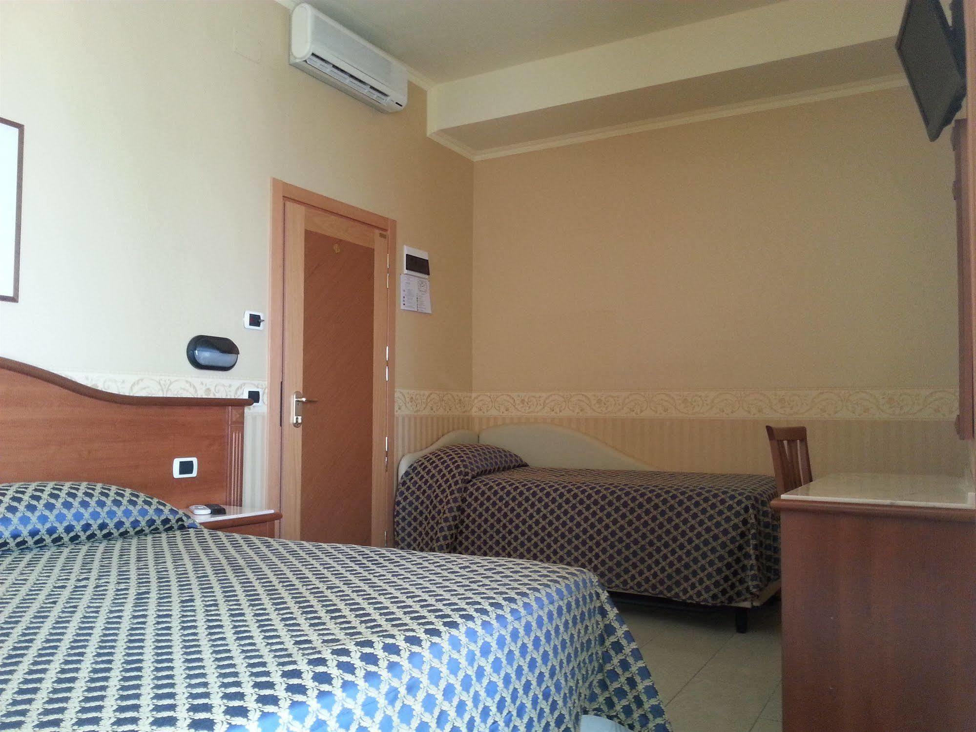 Hotel Grifone Rimini Esterno foto