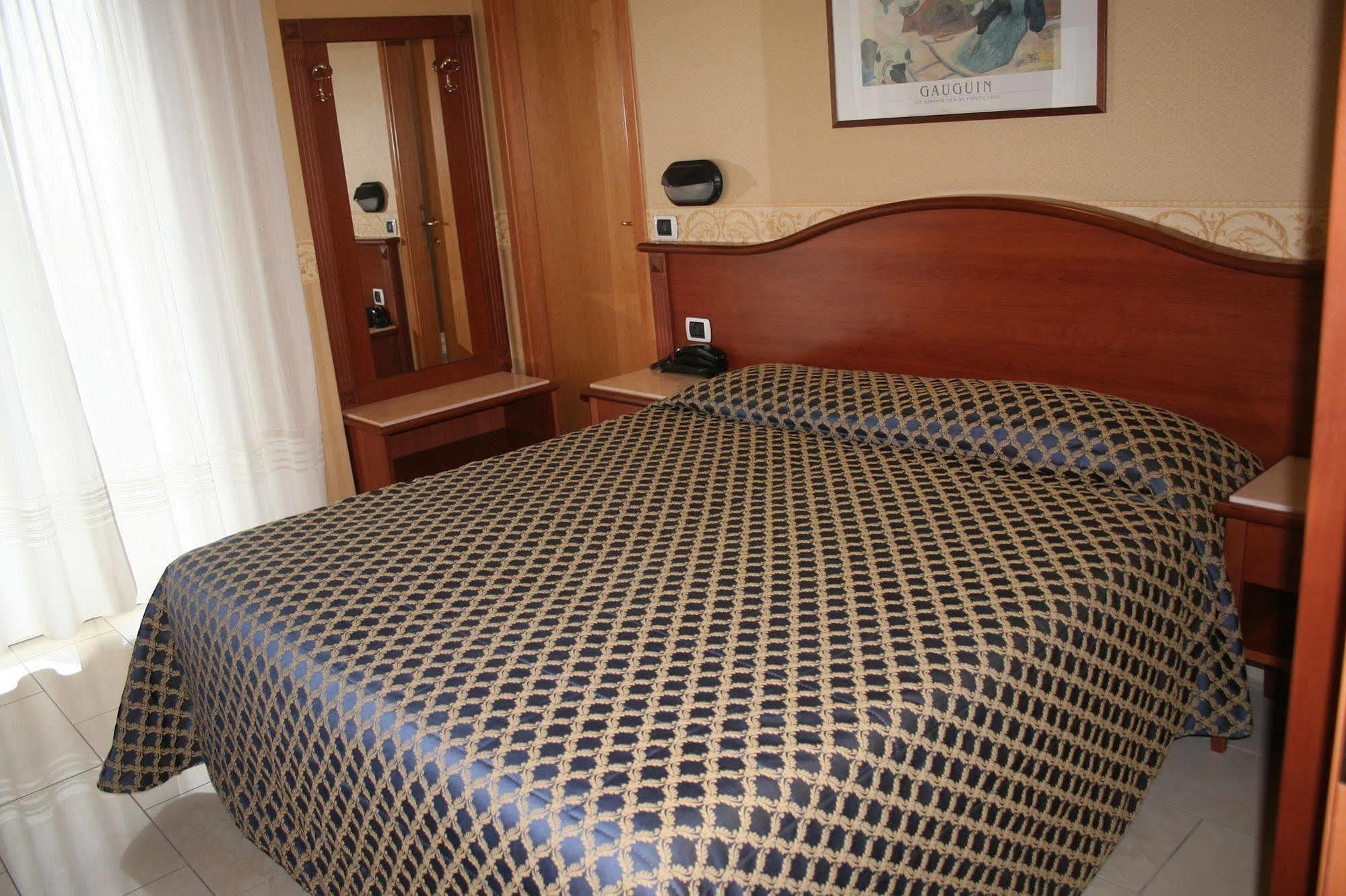 Hotel Grifone Rimini Esterno foto