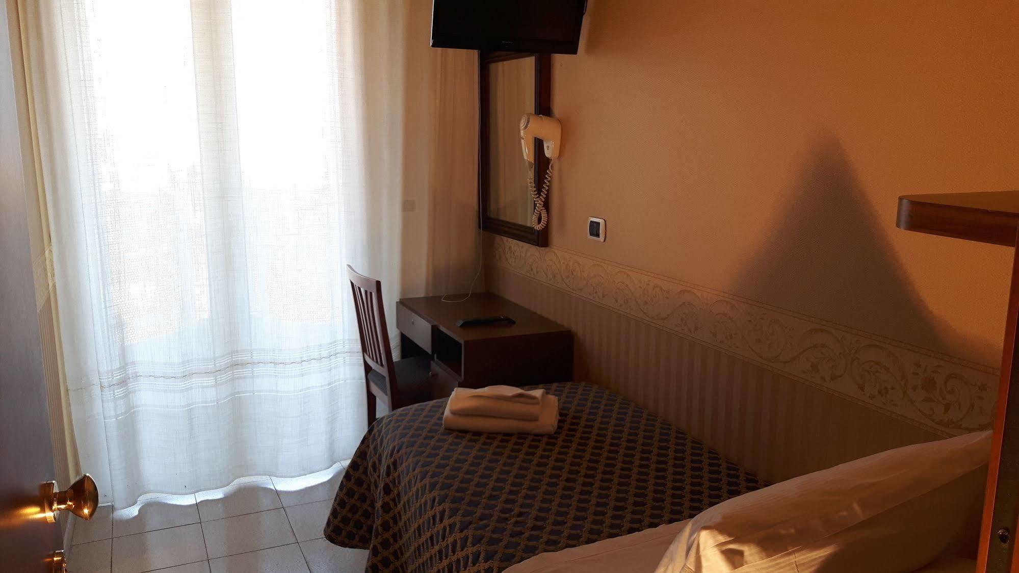 Hotel Grifone Rimini Esterno foto