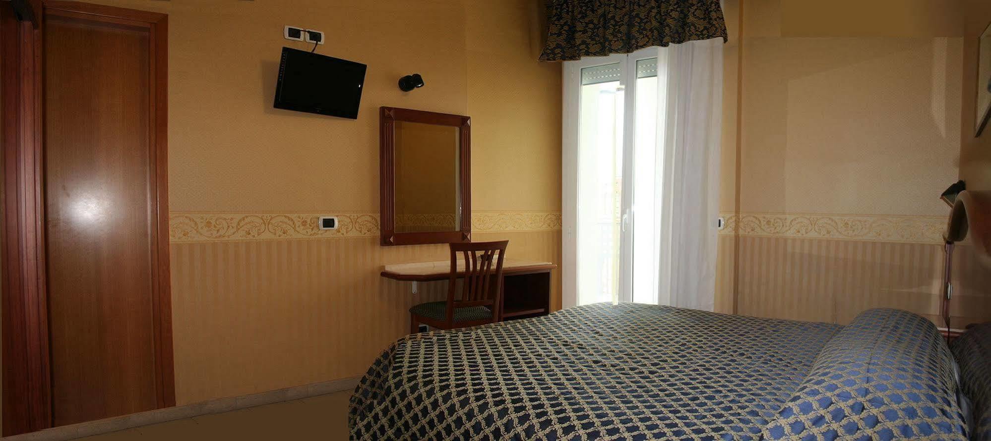 Hotel Grifone Rimini Esterno foto
