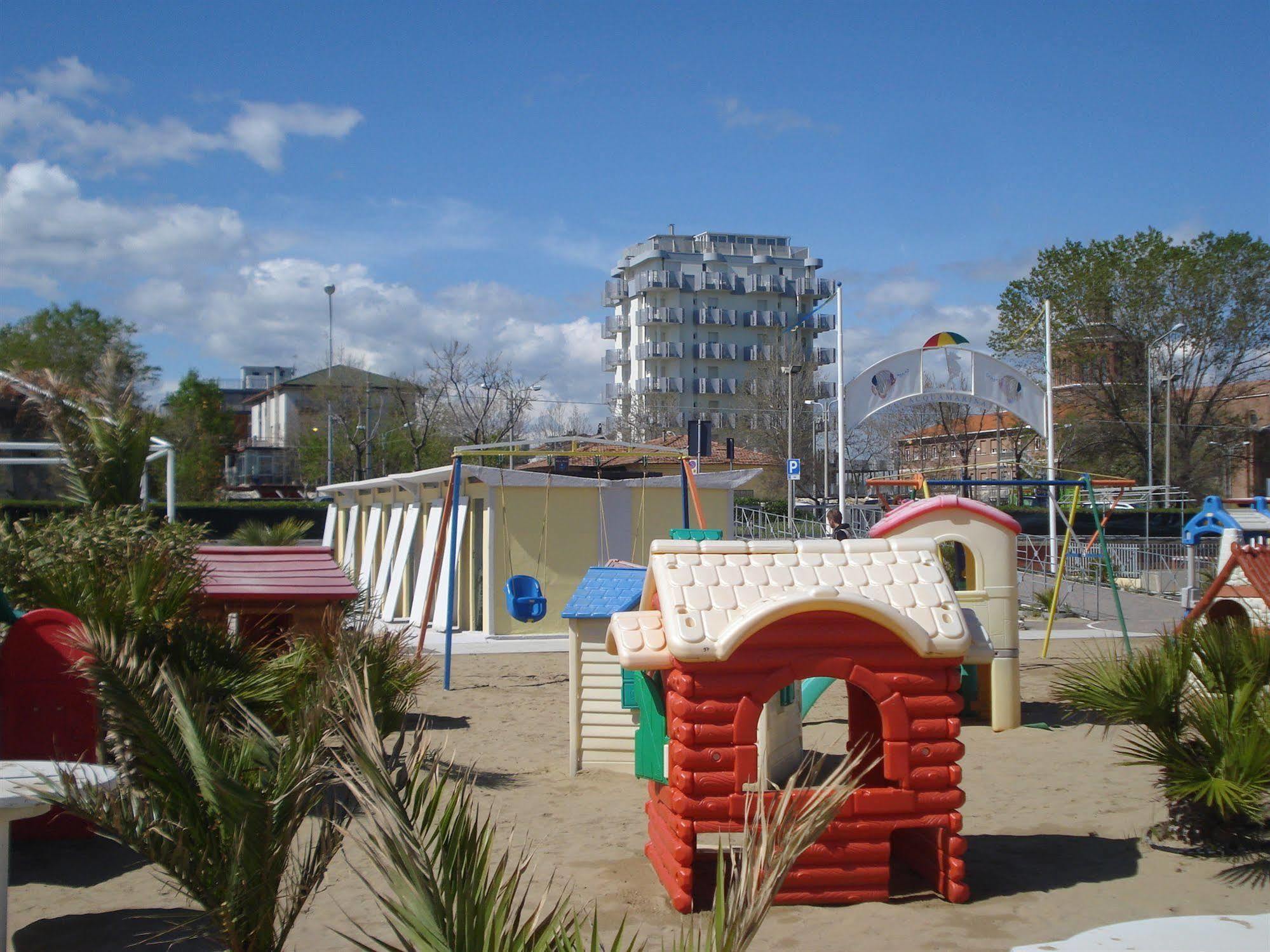 Hotel Grifone Rimini Esterno foto