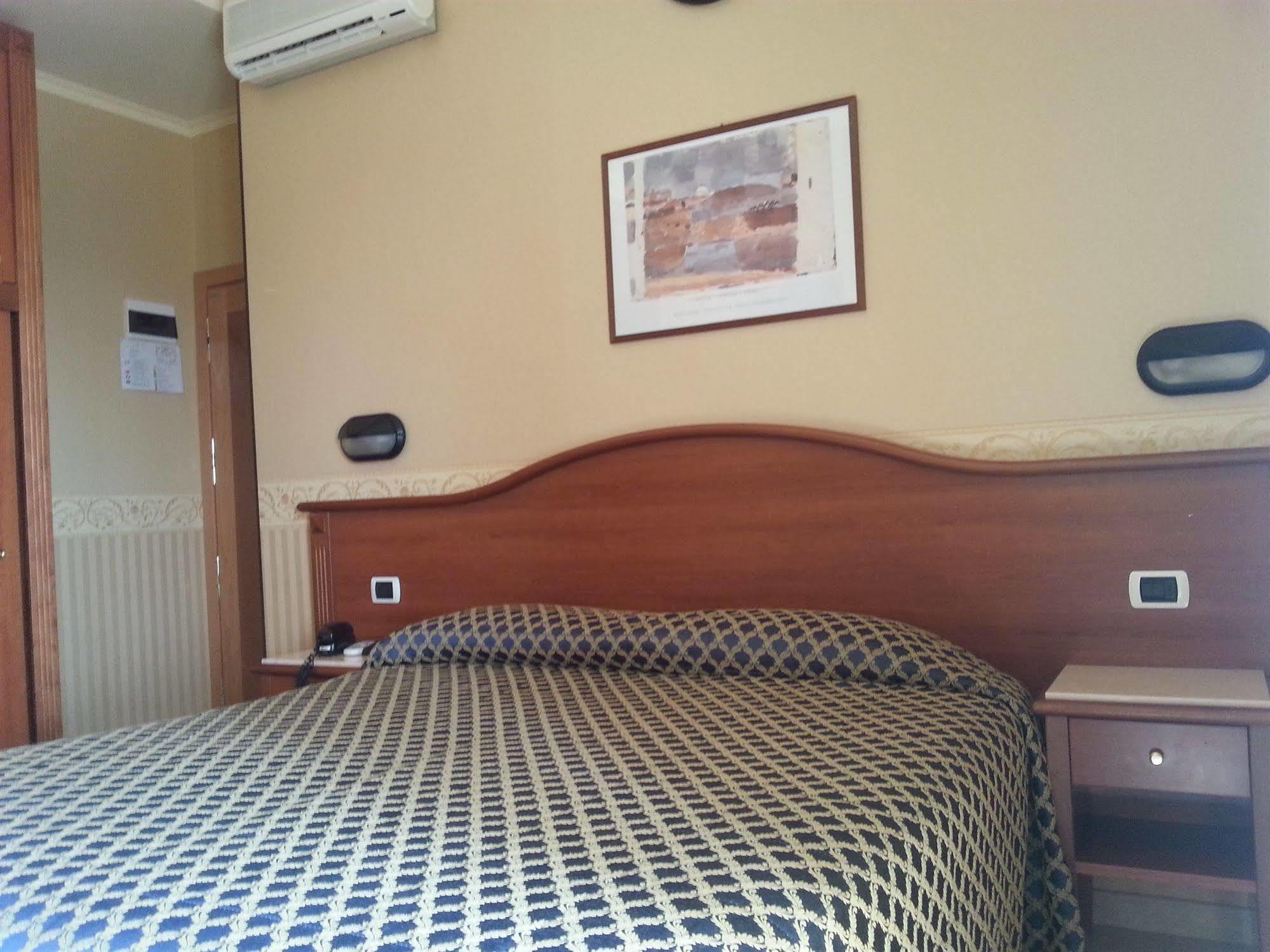 Hotel Grifone Rimini Esterno foto