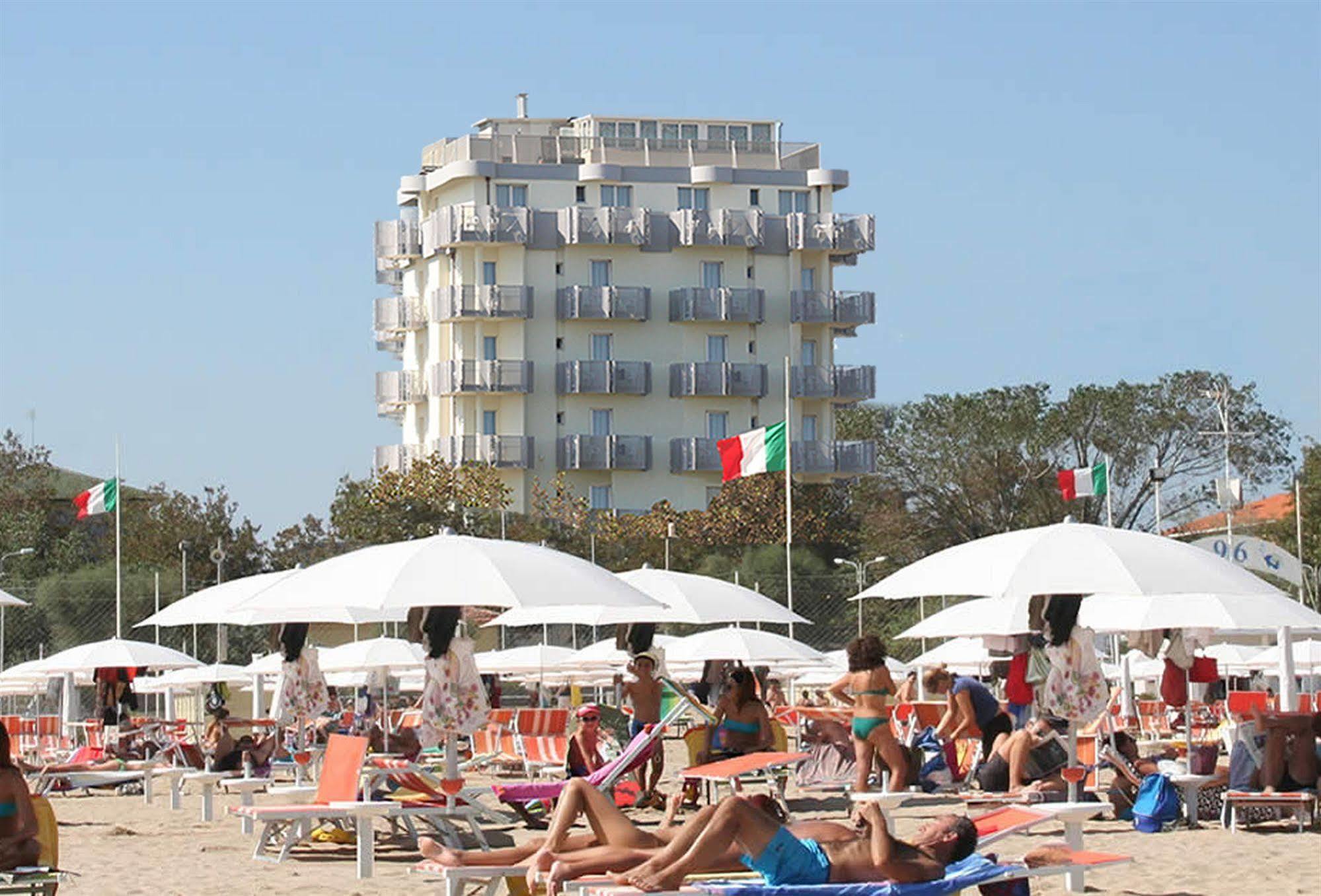 Hotel Grifone Rimini Esterno foto