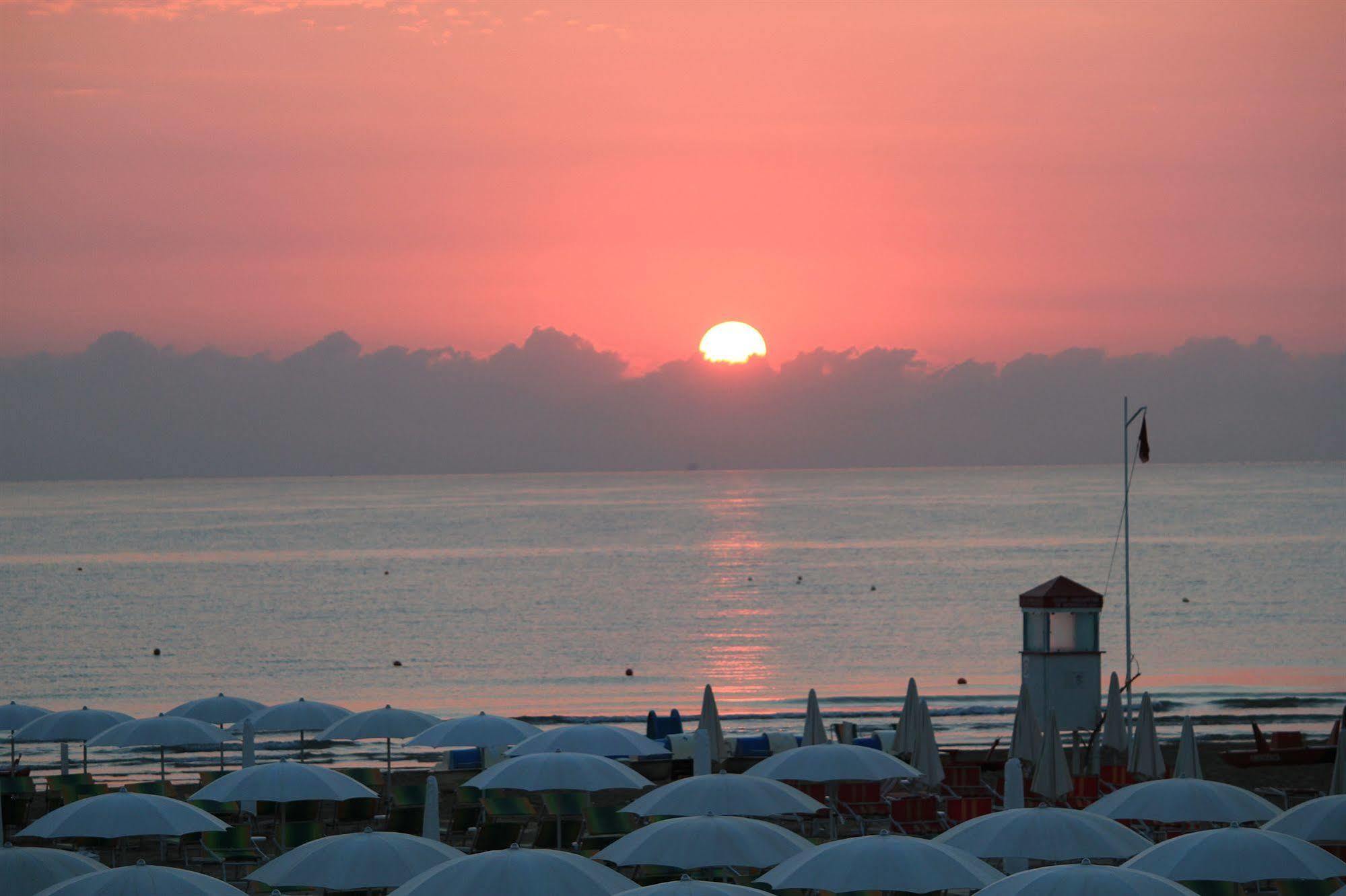 Hotel Grifone Rimini Esterno foto
