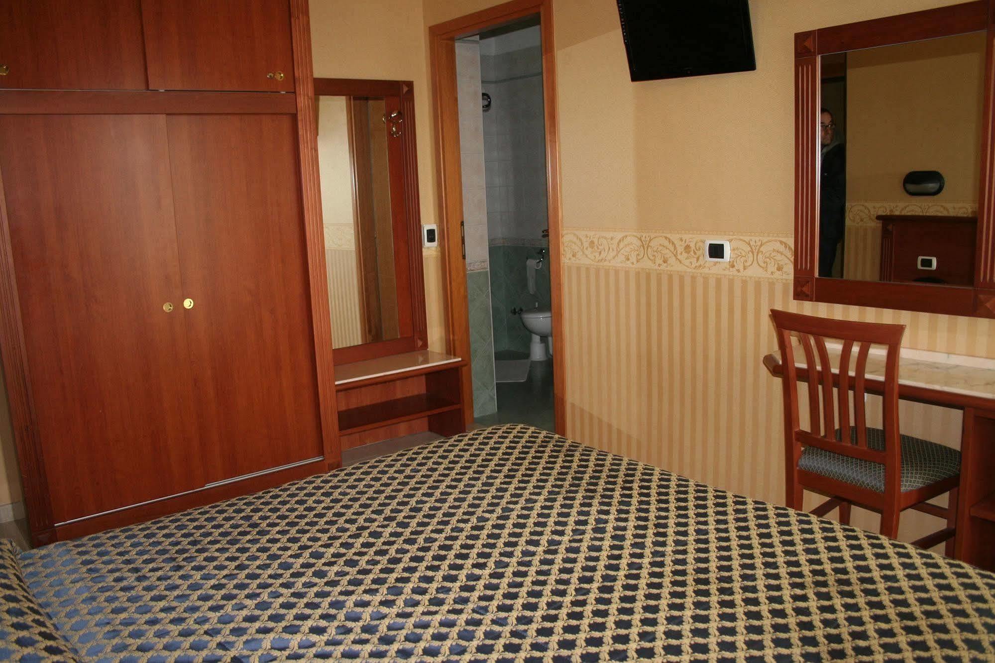 Hotel Grifone Rimini Esterno foto