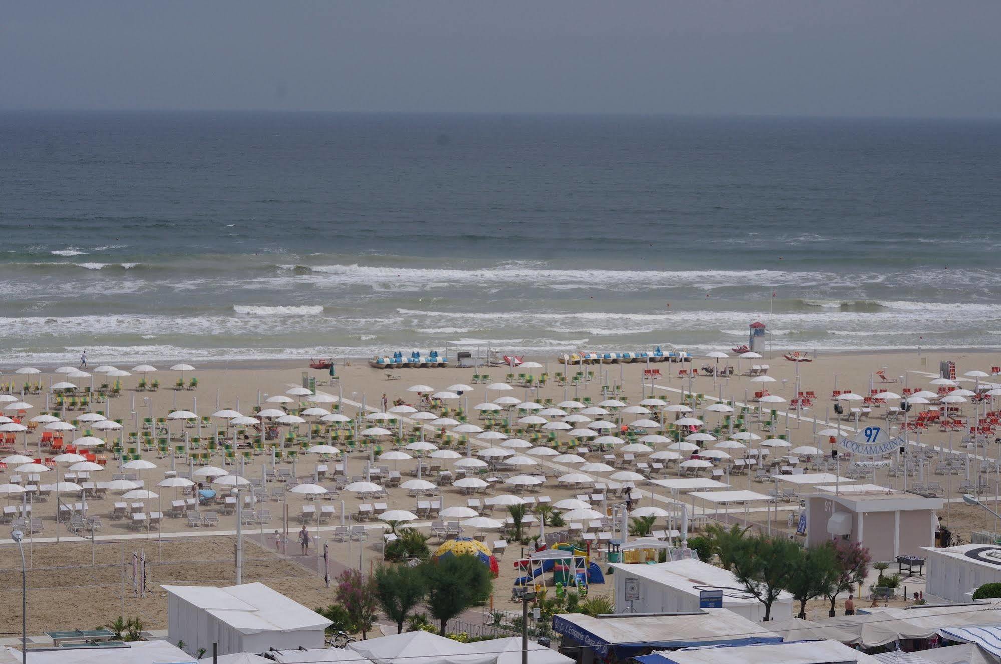 Hotel Grifone Rimini Esterno foto