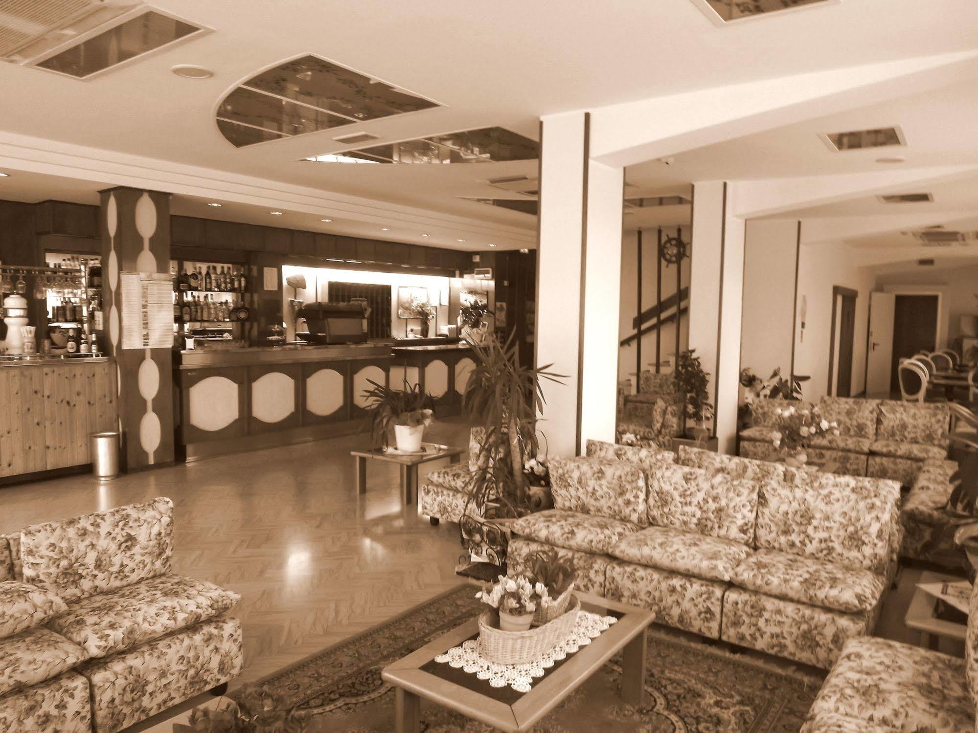 Hotel Grifone Rimini Esterno foto